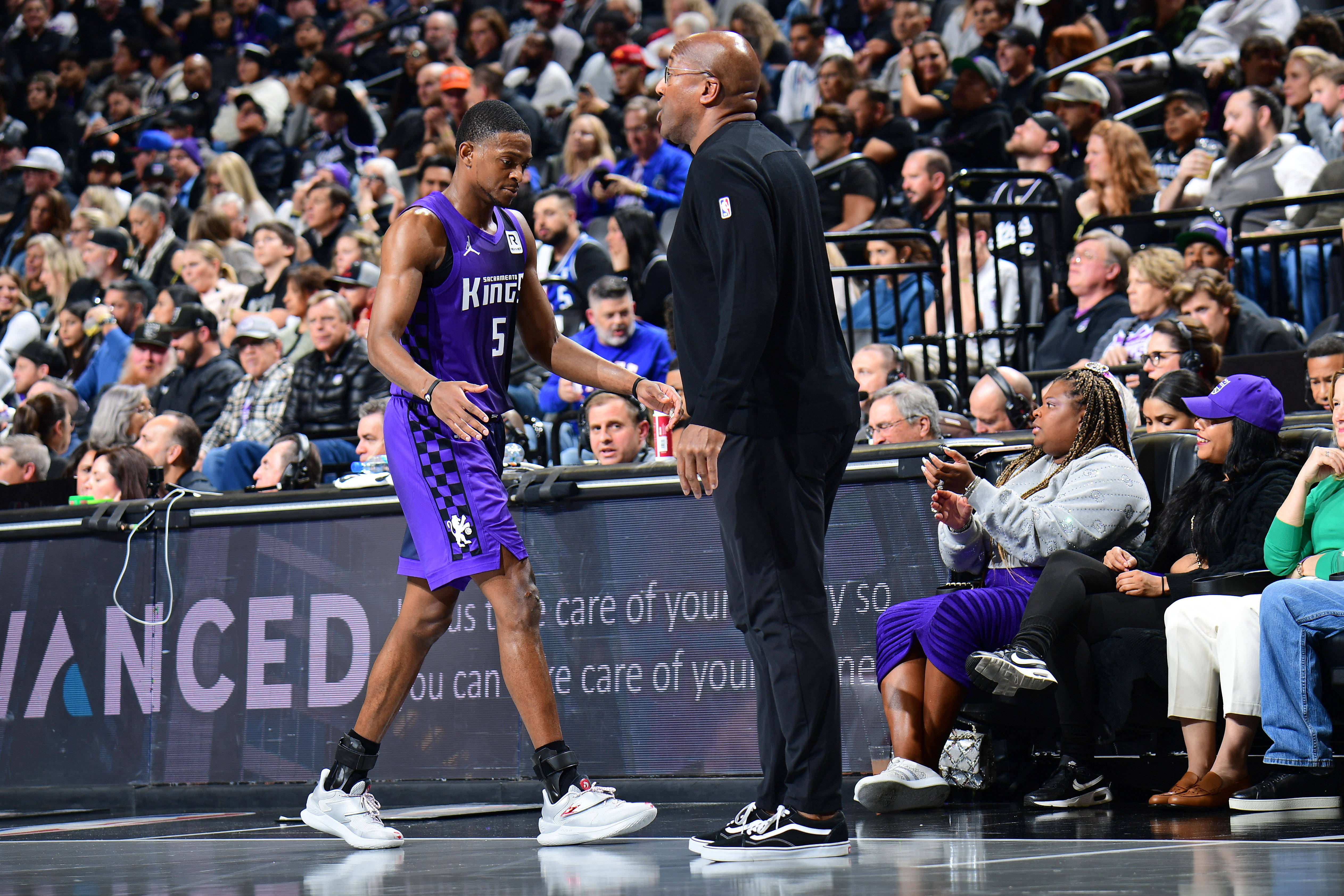 九游娱乐官网-NBA球队主帅突然下课，球员们备战新赛季